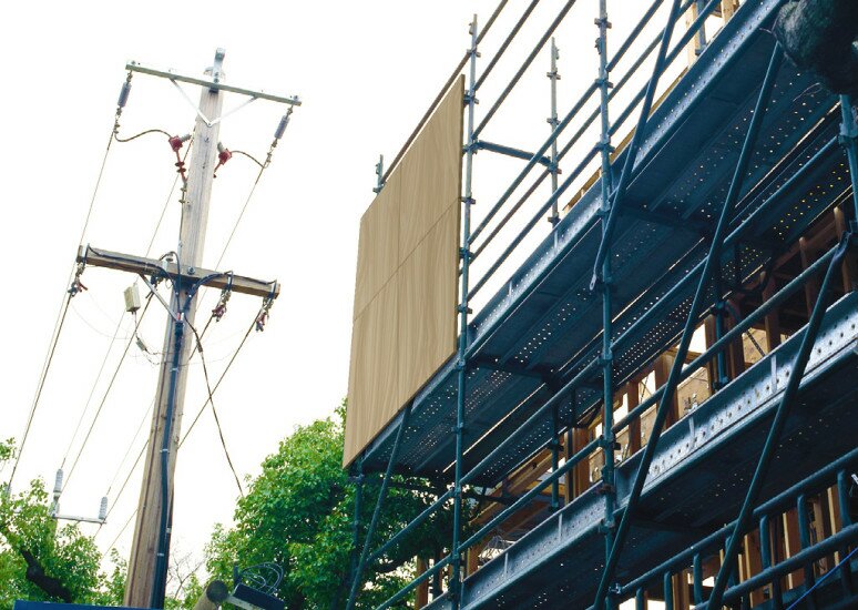 Як звести будівельні риштування поблизу ліній електропередач?